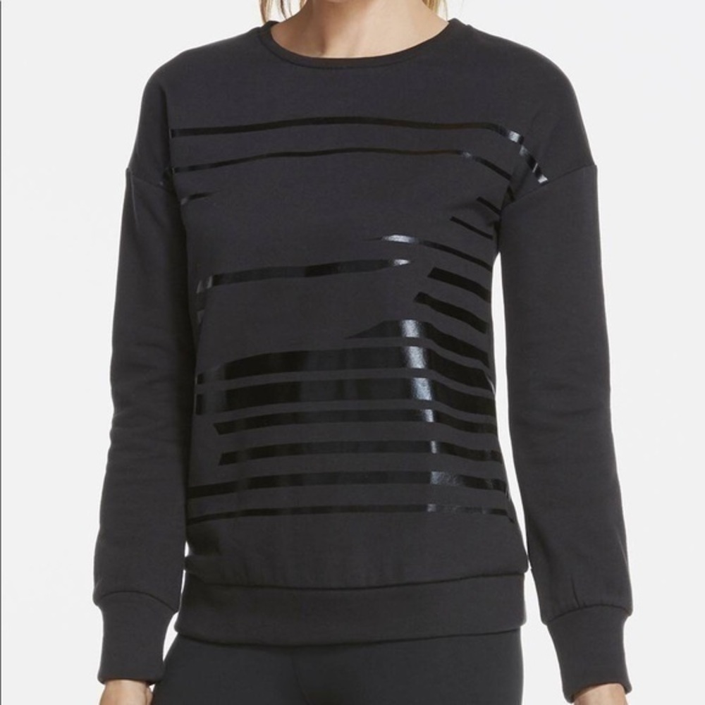 Fabletics Snowshoe Black Crew Neck Sweatshirt Med